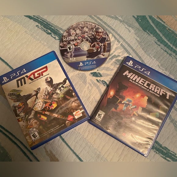 Nintendo PS4 Game Set - Blue Cases - Picture 1 of 2